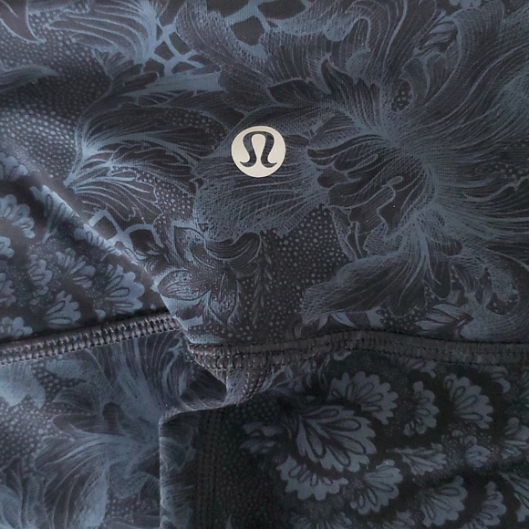 Lululemon printed leggings, Size 2, navy blue